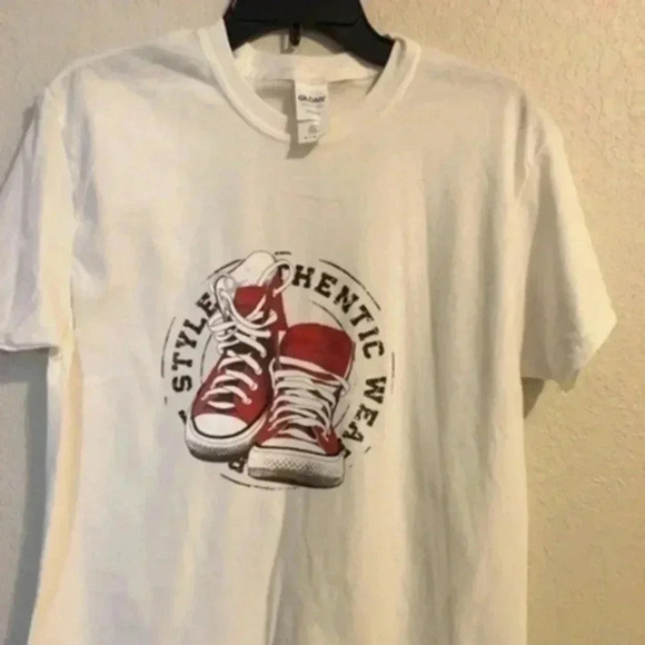 Gildan T shirt M with graphic print - Picture 1 of 16